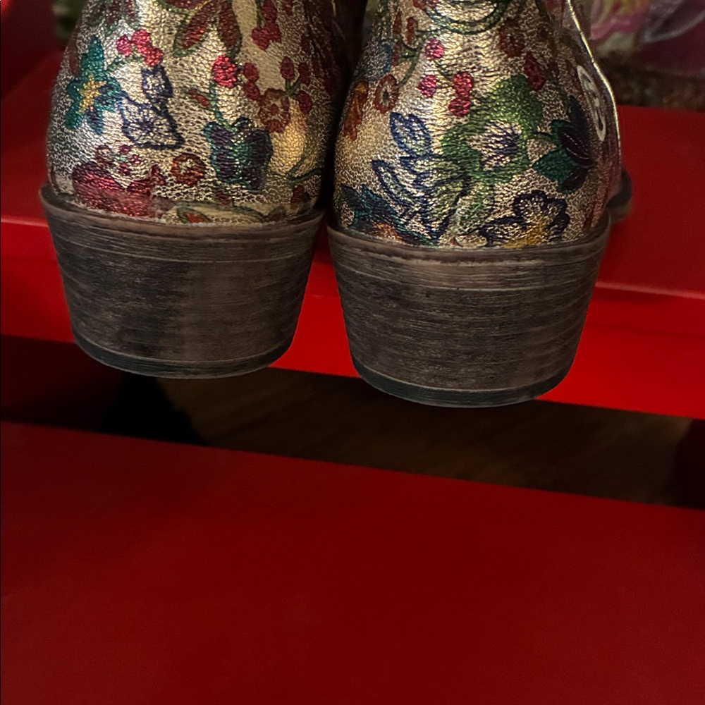 Roper Gold Floral Embroidered Faux leather Boots size 8 - Picture 6 of 12